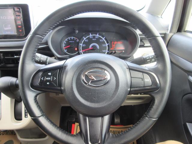 革巻きステアリングは傷みもありません。