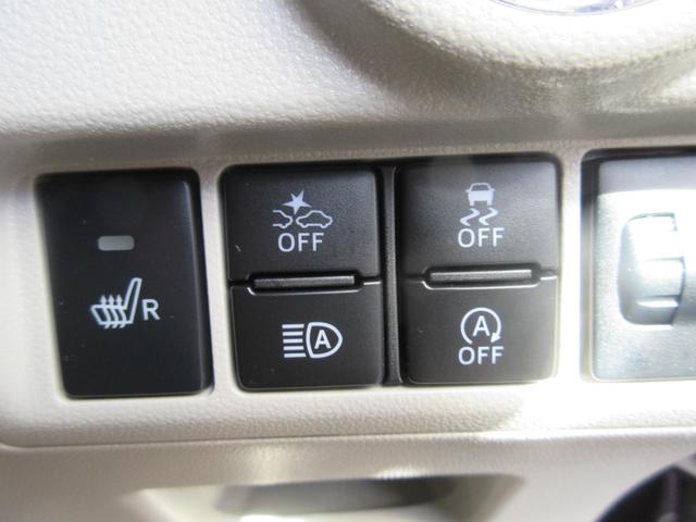 運転性シートヒーター付きです。寒い時期は嬉しい装備です。ダイハツ衝突被害軽減ブレーキや横滑り防止装置も付いて安心ですね！