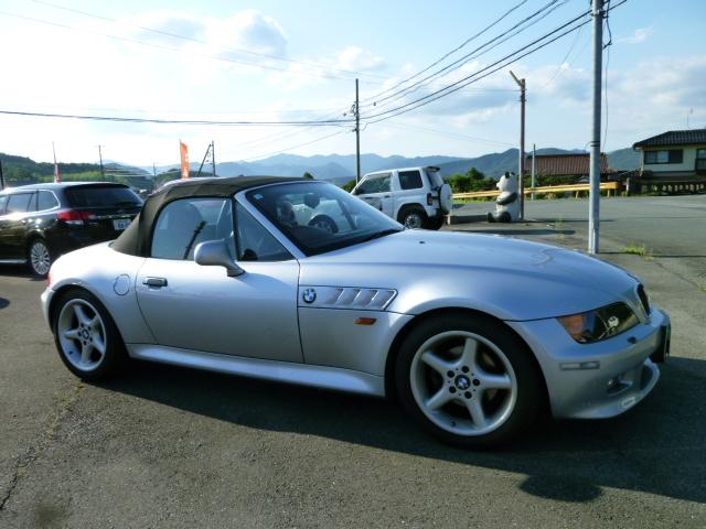 Ｚ３ロードスター ２．８　室内保管　赤黒コンビ革シート　パワーシート　オープン　純正アルミ（5枚目）