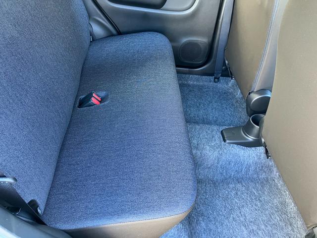 アルト Ｌ　試乗車アップ　前後ブレーキサポート　試乗車アップ　前後ブレーキサポート　マニュアルエアコン　シートヒーター　オーディオレス　キーレスエントリー　パワーウィンドウ　パーキングブレーキは手で引くタイプ　エネチャージ搭載　ＣＶＴ車（14枚目）