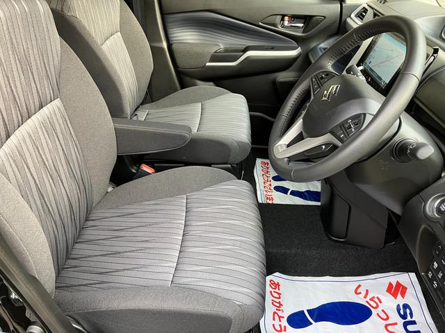 足元に余裕があるので運転しやすいです。ぜひ一度座って体感してみて下さい♪