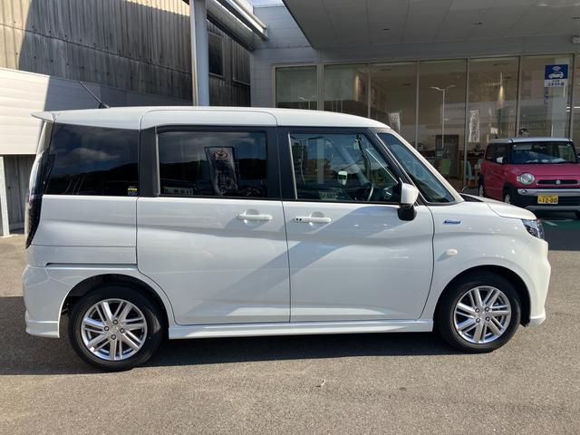 車体色はシンプルなピュアホワイトパールです。