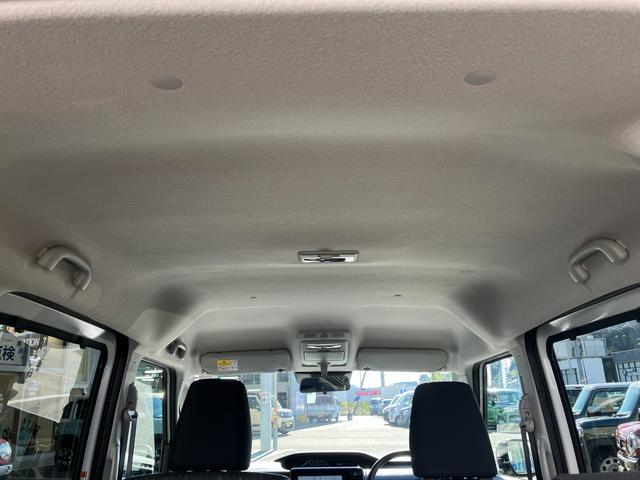 頭上空間はこんなに広々！天井に目立った汚れなどは見られません。