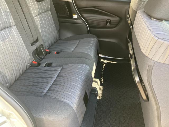 足元広々なリヤシート。ゆったりお座りいただけます。