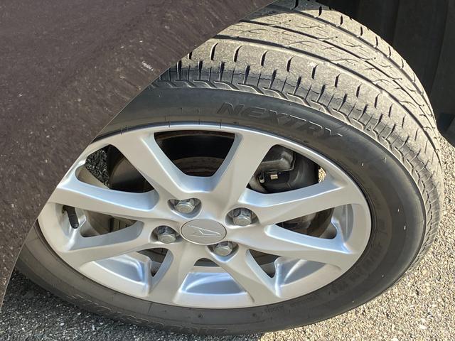 タイヤはやや劣化が見られます。