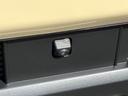 ＨＹＢＲＩＤ　Ｓ　試乗車アップ　前後ブレーキサポート　試乗車アップ　前後ブレーキサポート　全方位カメラ対応純正ナビ　スズキコネクト搭載　電動パーキングブレーキ　オートエアコン　シートヒーター　片側電動スライドドア　シートリフター　チルトステアリング（64枚目）