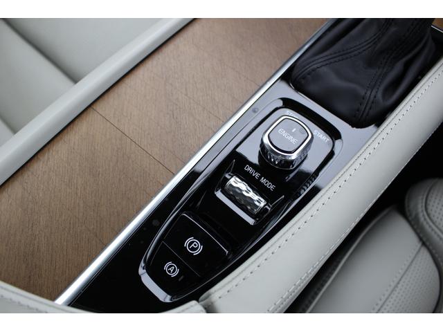 T6 AWD インスクリプション 電動ガラスサンルーフ B&Wプレミアム・サウンド マッサージ・ベンチレーション機能付きレザーシート ボルボ・センサス・ナビゲーションシステム(19枚目)