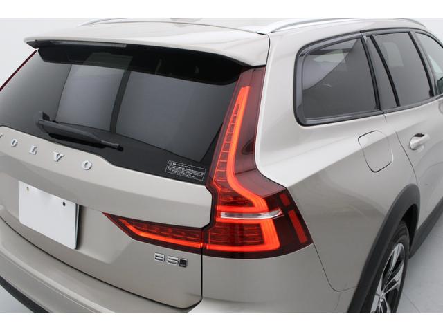 Ｖ６０ クロスカントリー　アルティメット　Ｂ５　ＡＷＤ　当社社用車　Ｇｏｏｇｌｅ搭載　ハーマンカードンオーディオ　レザーシート　シートヒーター　ベンチレーション　マッサージ機能　ヘッドアップディスプレイ　ナビ　全方位カメラ　ＥＴＣ　パワーテールゲート（8枚目）