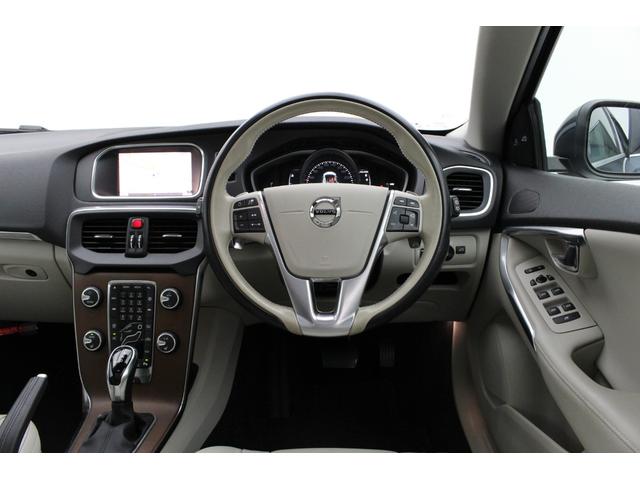 Ｖ４０ Ｔ３　クラシックエディション　ＥＴＣ　バックカメラ　ナビ　クリアランスソナー　オートクルーズコントロール　レーンアシスト　衝突被害軽減システム　アルミホイール　ＬＥＤヘッドランプ　サンルーフ　スマートキー　シートヒーター　ＡＴ（2枚目）