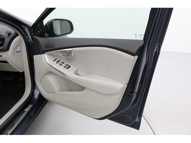 Ｖ４０ Ｔ３　クラシックエディション　ＥＴＣ　バックカメラ　ナビ　クリアランスソナー　オートクルーズコントロール　レーンアシスト　衝突被害軽減システム　アルミホイール　ＬＥＤヘッドランプ　サンルーフ　スマートキー　シートヒーター　ＡＴ（29枚目）