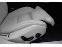 運転席メモリーシートが装備され微妙なシートポジションを記憶することができます。適切なシートポジションは、運転の疲労を軽減し安全運転に寄与します。