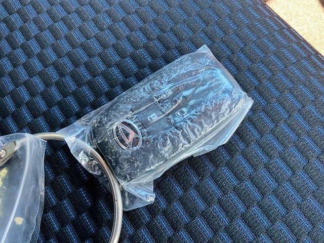 スマートキーシステム＆プッシュエンジンスタートシステム、エンジン始動・停止をワンタッチで行え、キーのロックまでドアノブに触れる事でワンタッチ操作で行うことが出来ます☆