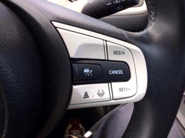 フィット ｅ：ＨＥＶホーム　デモカーＵＰ・ＬＥＤ・フルセグ・メモリナビ・バックカメラ・スマートキー　前後誤発進抑制機能　クリソナ　助手席エアバッグ　運転席エアバッグ　ＬＥＤライト　ＵＳＢ接続　ＡＢＳ　サイドエアバッグ　ナビ＆ＴＶ（5枚目）