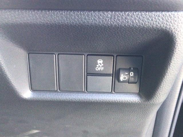 フィット ｅ：ＨＥＶホーム　デモカーＵＰ・ＬＥＤ・フルセグ・メモリナビ・バックカメラ・スマートキー　前後誤発進抑制機能　クリソナ　助手席エアバッグ　運転席エアバッグ　ＬＥＤライト　ＵＳＢ接続　ＡＢＳ　サイドエアバッグ　ナビ＆ＴＶ（7枚目）