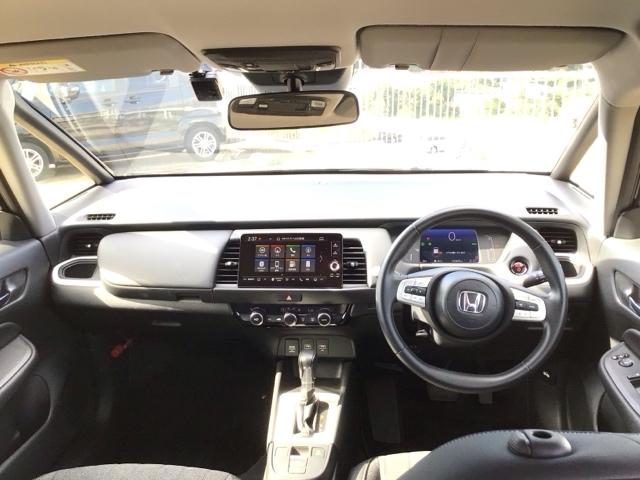 フィット ｅ：ＨＥＶホーム　デモカーＵＰ・ＬＥＤ・フルセグ・メモリナビ・バックカメラ・スマートキー　前後誤発進抑制機能　クリソナ　助手席エアバッグ　運転席エアバッグ　ＬＥＤライト　ＵＳＢ接続　ＡＢＳ　サイドエアバッグ　ナビ＆ＴＶ（16枚目）