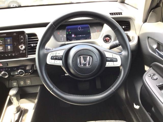 フィット ｅ：ＨＥＶホーム　デモカーＵＰ・ＬＥＤ・フルセグ・メモリナビ・バックカメラ・スマートキー　前後誤発進抑制機能　クリソナ　助手席エアバッグ　運転席エアバッグ　ＬＥＤライト　ＵＳＢ接続　ＡＢＳ　サイドエアバッグ　ナビ＆ＴＶ（17枚目）