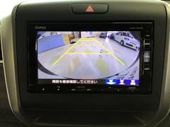 【バックカメラ】運転が苦手な方も車庫入れラクラクです！ギアをリバースに入れれば自動的に切り換わりますので、面倒な操作は不要です♪狭い駐車場もお車を傷つけず安心ですね！ 7