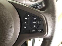 【アダプティブ・クルーズ・コントロール】予め設定した車速内でクルマが自動的に加減速。前走車との適切な車間距離を維持しながら追従走行し、高速道路でのドライバーの疲労を軽減してくれる嬉しい機能付♪ 6