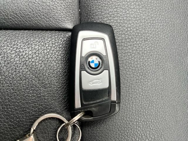 ３２０ｉ　純正１７インチアルミ　ＣＤ＆ＤＶＤ再生　Ｂｌｕｅｔｏｏｔｈ接続　シートヒーター　クリアランスソナー　ドライブレコーダー　ＥＴＣ　バックカメラ　ダブルエアコン　プッシュスタート(59枚目)