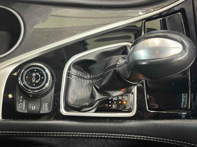 スカイライン 350GT ハイブリッド タイプP ETC クリアランスソナー オートクルーズコントロール 衝突被害軽減システム 全周囲カメラ アルミホイール オートライト LEDヘッドランプ シートヒーター スマートキー 電動格納ミラー(8枚目)