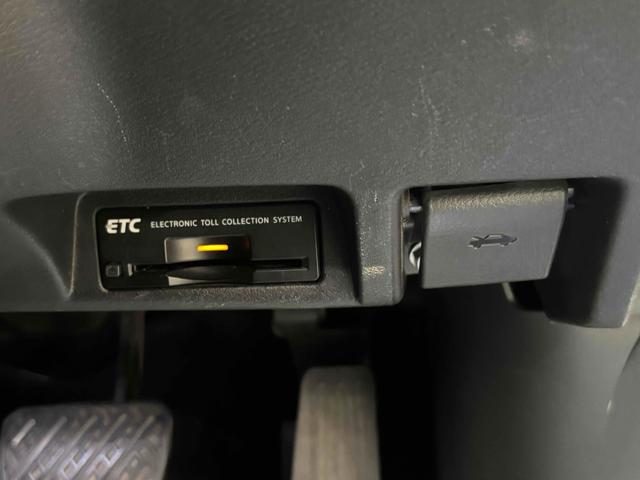 スカイライン 350GT ハイブリッド タイプP ETC クリアランスソナー オートクルーズコントロール 衝突被害軽減システム 全周囲カメラ アルミホイール オートライト LEDヘッドランプ シートヒーター スマートキー 電動格納ミラー(10枚目)