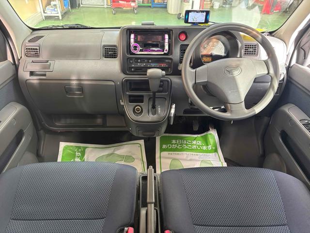 ハイゼットカーゴ クルーズ　軽バン　ＡＴ　ＥＴＣ　ナビ　両側スライドドア　電動格納ミラー　エアコン　パワーウィンドウ　運転席エアバッグ　助手席エアバッグ　ＣＤ（31枚目）