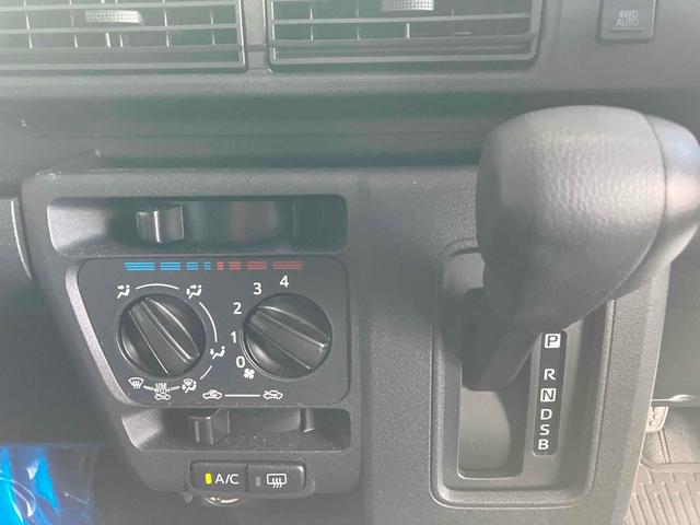 シフトレバー。ぜひ一度お客様の目で確認してください。