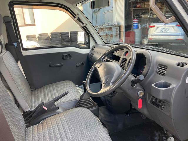 ハイゼットトラック 　４ＷＤ　軽トラック　ＭＴ　エアコン　パワステ　ゴムマット（10枚目）