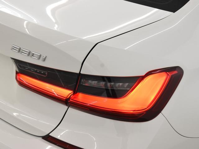 330i Mスポーツ サンルーフ 黒革 BMWレーザーライト オートトランク トップビュー リバーズアシスト シートヒーター ハイビームアシスタント 純正19インチアロイホイール(28枚目)