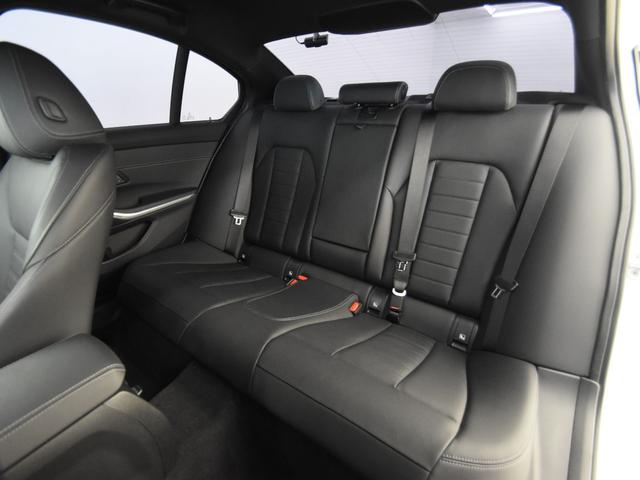 320d xDrive MスポEDジョイ+ハイライP 黒革 ファストトラックパッケージ ハイラインパッケージ コンフォートパッケージ トップビュー Mパフォーマンスフロントスポイラー オプション19インチアロイホイール(14枚目)