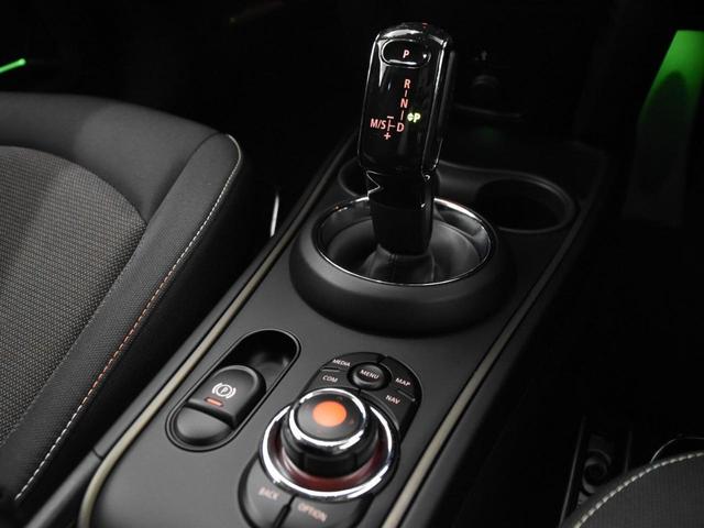 クーパーD クロスオーバー 後期 アクティブクルーズコントロール フルセグ ドライビングアシスト パーキングアシスト バックカメラ 18インチアロイホイール(17枚目)