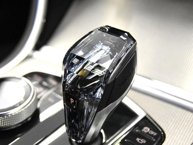 ８シリーズ Ｍ８５０ｉ　ｘＤｒｉｖｅクーペ　レーザーライト　純正２０ＡＷ　コンフォートアクセス　ソフトクローズ　オートトランク　黒茶革　シートヒーター　ベンチレーション　ヘッドアップディスプレイ　アクティブクルーズコントロール　ハーマンカードン（35枚目）