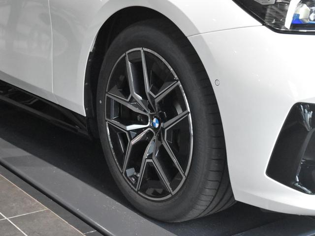 5シリーズ 523d xDrive Mスポーツ アダプティブLEDヘッドライト 純正AW コンフォートアクセス オートトランク ハーフ革 シートヒーター SOSコール ETC カーブドディスプレイ トップビュー アクティブクルーズコントロール(2枚目)