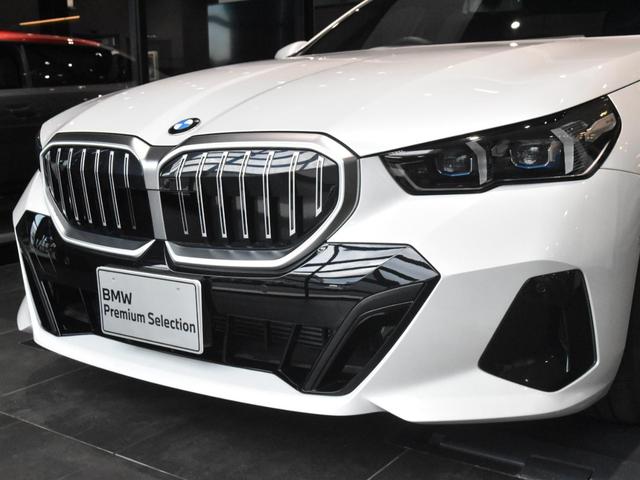 5シリーズ 523d xDrive Mスポーツ アダプティブLEDヘッドライト 純正AW コンフォートアクセス オートトランク ハーフ革 シートヒーター SOSコール ETC カーブドディスプレイ トップビュー アクティブクルーズコントロール(10枚目)