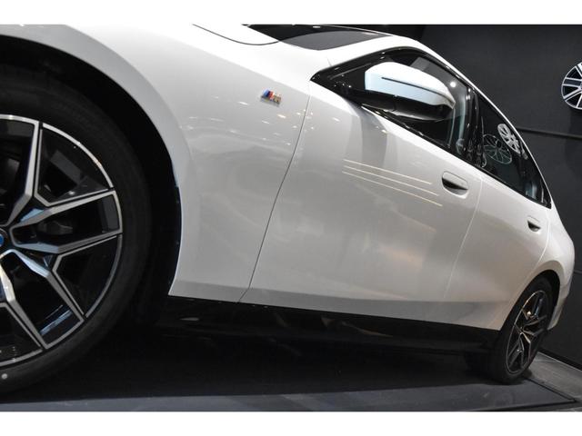 5シリーズ 523d xDrive Mスポーツ アダプティブLEDヘッドライト 純正AW コンフォートアクセス オートトランク ハーフ革 シートヒーター SOSコール ETC カーブドディスプレイ トップビュー アクティブクルーズコントロール(17枚目)