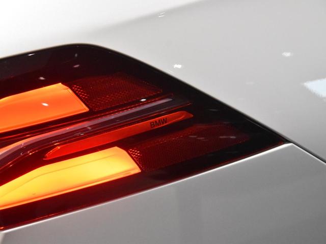 5シリーズ 523d xDrive Mスポーツ アダプティブLEDヘッドライト 純正AW コンフォートアクセス オートトランク ハーフ革 シートヒーター SOSコール ETC カーブドディスプレイ トップビュー アクティブクルーズコントロール(28枚目)