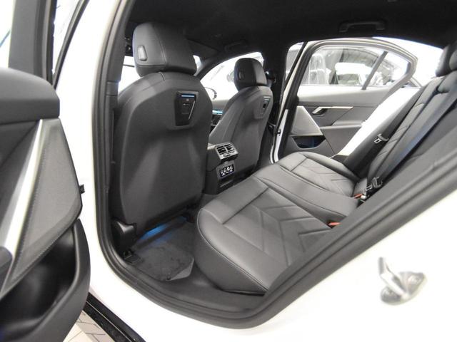 5シリーズ 523d xDrive Mスポーツ アダプティブLEDヘッドライト 純正AW コンフォートアクセス オートトランク ハーフ革 シートヒーター SOSコール ETC カーブドディスプレイ トップビュー アクティブクルーズコントロール(74枚目)