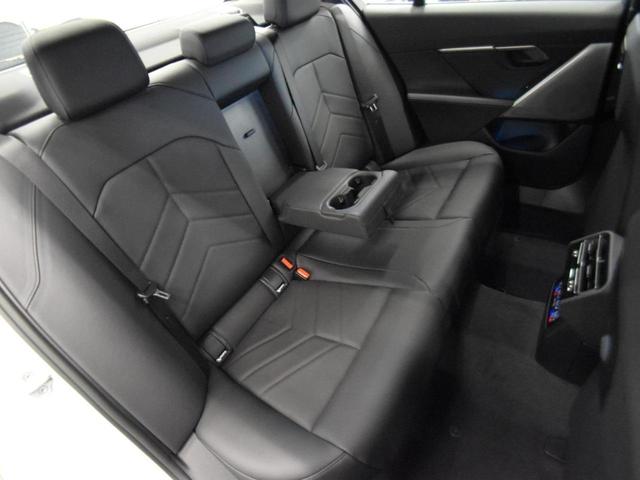 5シリーズ 523d xDrive Mスポーツ アダプティブLEDヘッドライト 純正AW コンフォートアクセス オートトランク ハーフ革 シートヒーター SOSコール ETC カーブドディスプレイ トップビュー アクティブクルーズコントロール(76枚目)