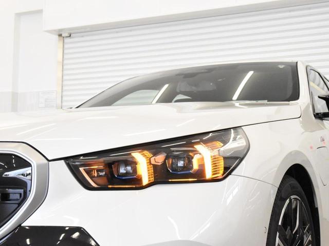 ｉ５ Ｍ６０　ｘＤｒｉｖｅ　ＬＥＤヘッドライト　純正ＡＷ　コンフォートＡ　オートＴ　カーブドＤ　トップビュー＆Ｂカメラ　ＨＵＤ　ＡＣＣ　ハーマンカードン　純正ＨＤＤナビ　地デジ　ハーフ革　前後シートヒーター　ＳＯＳコール　ＥＴＣ（8枚目）