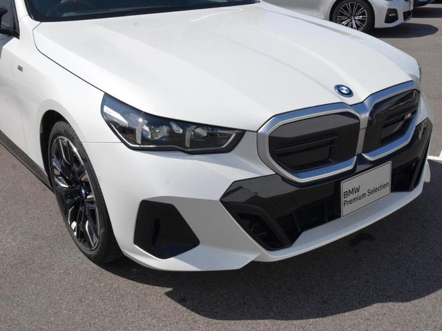 ｉ５ Ｍ６０　ｘＤｒｉｖｅ　ＬＥＤヘッドライト　純正ＡＷ　コンフォートＡ　オートＴ　カーブドＤ　トップビュー＆Ｂカメラ　ＨＵＤ　ＡＣＣ　ハーマンカードン　純正ＨＤＤナビ　地デジ　ハーフ革　前後シートヒーター　ＳＯＳコール　ＥＴＣ（16枚目）