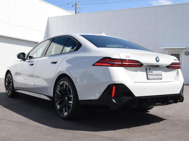 ｉ５ Ｍ６０　ｘＤｒｉｖｅ　ＬＥＤヘッドライト　純正ＡＷ　コンフォートＡ　オートＴ　カーブドＤ　トップビュー＆Ｂカメラ　ＨＵＤ　ＡＣＣ　ハーマンカードン　純正ＨＤＤナビ　地デジ　ハーフ革　前後シートヒーター　ＳＯＳコール　ＥＴＣ（25枚目）