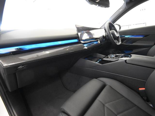 ｉ５ Ｍ６０　ｘＤｒｉｖｅ　ＬＥＤヘッドライト　純正ＡＷ　コンフォートＡ　オートＴ　カーブドＤ　トップビュー＆Ｂカメラ　ＨＵＤ　ＡＣＣ　ハーマンカードン　純正ＨＤＤナビ　地デジ　ハーフ革　前後シートヒーター　ＳＯＳコール　ＥＴＣ（63枚目）