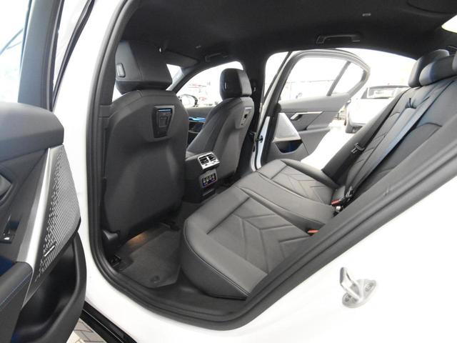 ｉ５ Ｍ６０　ｘＤｒｉｖｅ　ＬＥＤヘッドライト　純正ＡＷ　コンフォートＡ　オートＴ　カーブドＤ　トップビュー＆Ｂカメラ　ＨＵＤ　ＡＣＣ　ハーマンカードン　純正ＨＤＤナビ　地デジ　ハーフ革　前後シートヒーター　ＳＯＳコール　ＥＴＣ（69枚目）