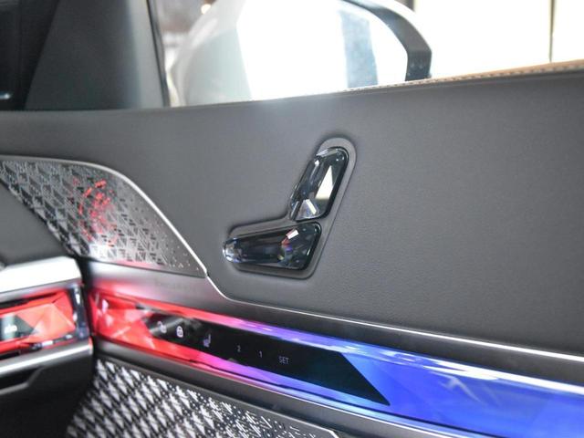 ｉ７ ｅＤｒｉｖｅ　５０　Ｍスポーツ　ＬＥＤヘッドライト　純正ＡＷ　スカイラウンジルーフ　ソフトクローズ　オートトランク　黒革　マッサージ　リアエンタメ　ＨＤＤナビ地デジ　トップビュー　Ｂｏｗｅｒｓ＆Ｗｉｌｋｉｎｓサウンド　ＨＵＤ　ＡＣＣ（54枚目）