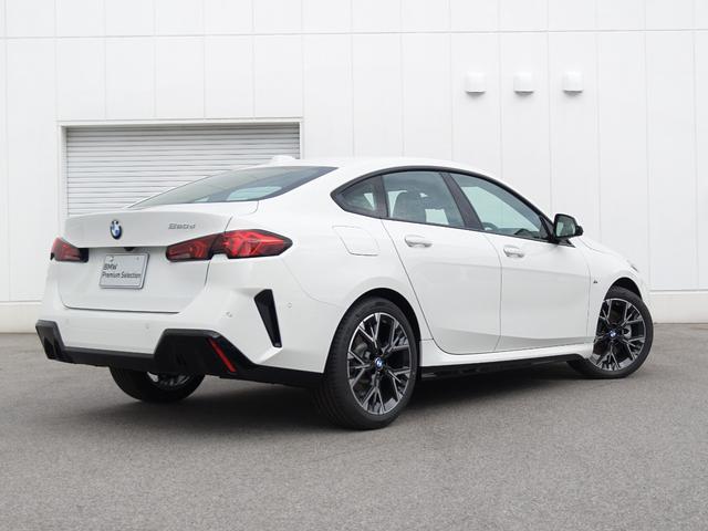 ２シリーズ ２２０ｄグランクーペ　Ｍスポーツ　ドライビングアシストプロ　パークアシストプラス　ヘッドアップディスプレイ　アダプティブＭサス　ワイヤレスチャージ　アダプティブＬＥＤヘッドライト　ハイビームアシスト　シートヒーター　アイコニックグロー（2枚目）