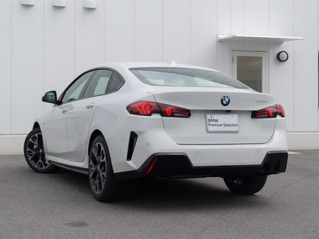 ２シリーズ ２２０ｄグランクーペ　Ｍスポーツ　ドライビングアシストプロ　パークアシストプラス　ヘッドアップディスプレイ　アダプティブＭサス　ワイヤレスチャージ　アダプティブＬＥＤヘッドライト　ハイビームアシスト　シートヒーター　アイコニックグロー（9枚目）