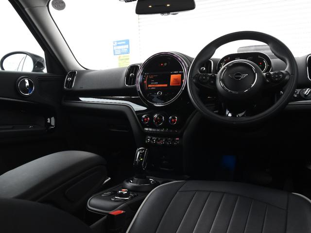 ＭＩＮＩ クーパーＤ　クロスオーバー　オール４　ドライビングアシスト　パーキングアシスト　シートヒーター運転席／助手席　コンフォートアクセス　アダプティブクルーズコントロール　ＬＥＤヘッドライト　ヘッドアップディスプレイ　オートトランク　ＥＴＣ（3枚目）