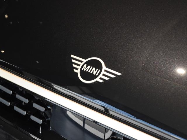 ＭＩＮＩ クーパーＣ　フェイバリット・トリム　フェイバードトリム　コンフォートアクセス　ヘッドアップディスプレイ　ＬＥＤヘッドライト　ハイビームアシスト　ＳＯＳ　ドライビングアシスタント　ステア＆シートヒーター　ＨＤＤナビＡＲ　ワイヤレスチャージ（14枚目）
