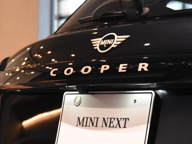 ＭＩＮＩ クーパーＣ　フェイバリット・トリム　フェイバードトリム　コンフォートアクセス　ヘッドアップディスプレイ　ＬＥＤヘッドライト　ハイビームアシスト　ＳＯＳ　ドライビングアシスタント　ステア＆シートヒーター　ＨＤＤナビＡＲ　ワイヤレスチャージ（19枚目）