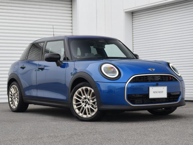 ＭＩＮＩ クーパーＳ　フェイバリット・トリム　フェイバードトリム　マルチトーンルーフ　ステア＆シートヒーター　ヘッドアップディスプレイ　ハーマンカードン　ドライビングアシストプラス　パークアシストプラス　　ワイヤレスチャージ　ハイビームアシスト（8枚目）